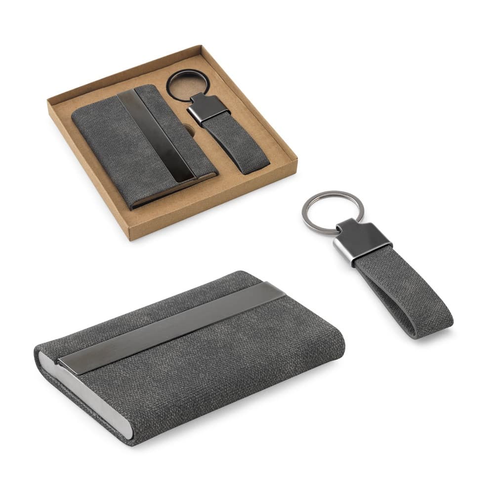 VAUGHN. Conjunto composto por um porta-cartões e porta chaves, ambos em metal e poliéster reciclado (30% rPET)